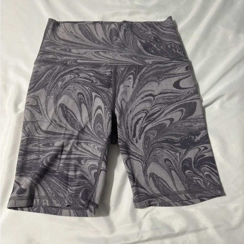 Athleta Transend 7” Shorts Dark and Light Purple  Paisley Pattern Size Smll
